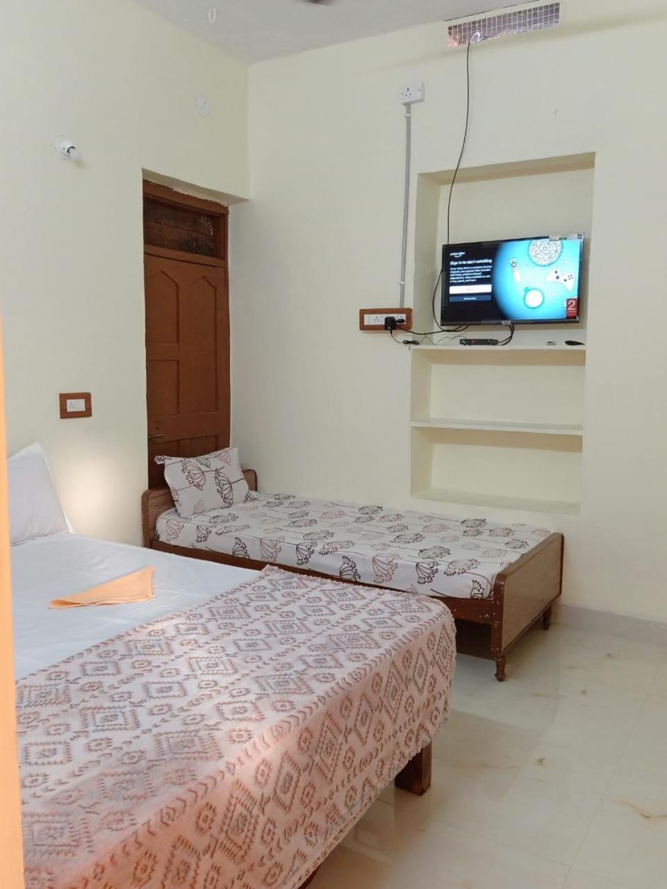 Mahesh Guest House Hampi Bagian luar foto