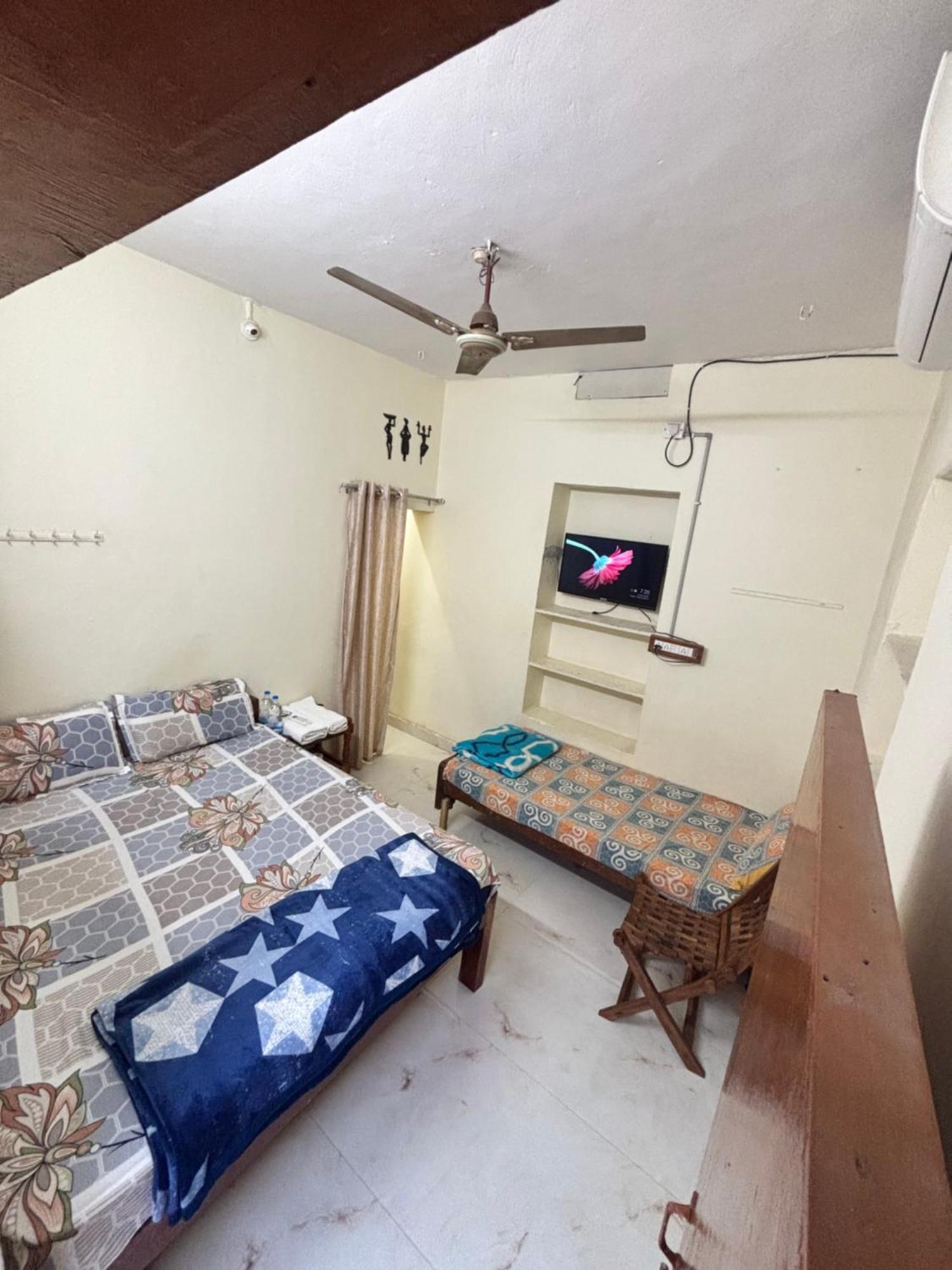 Mahesh Guest House Hampi Bagian luar foto